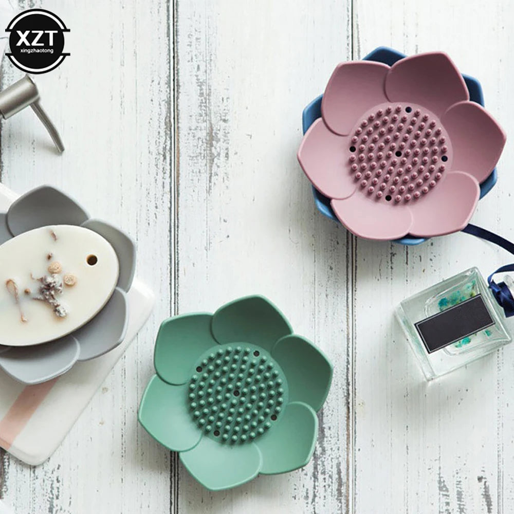 Portable Silicone Soap Box Lotus Shape Non-slip for Water Draining Soap Box Solid Color Draining Soap Dish Bathroom Accessories